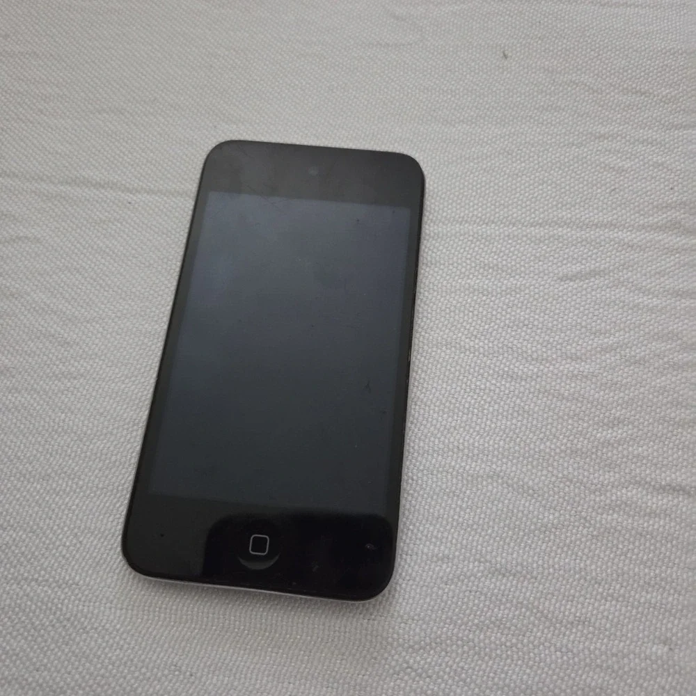 Apple iPod Touch 2nd Generation 8GB Black &‎ Silver Non Working